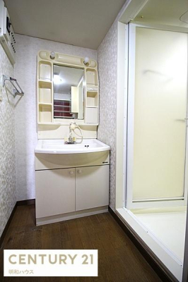 ʑEʏ |ɂ𗧂V[hbT[I