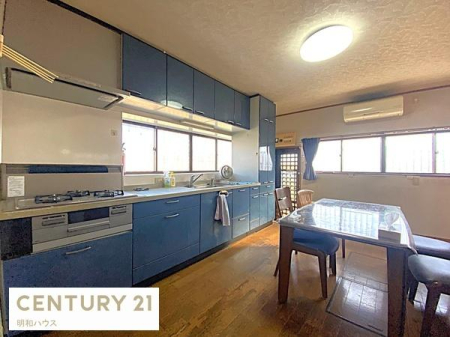 �L�b�`�� �������͂��ǂ���[�[���̖��邢�L�b�`���I