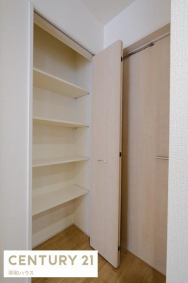 ���[ �L�b�`�����ɂ͕֗��ȃp���g���[�t���I