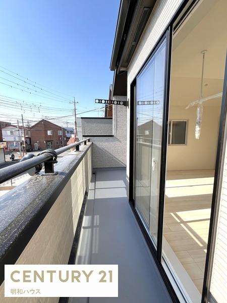 �o���R�j�[ 1�����E�O�ʓ��H�ɖʂ��z�˂��������Ղ�I