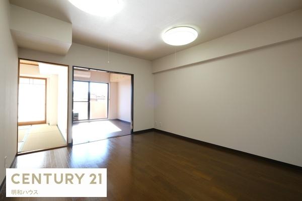 ���r���O LD8.4���@�Ƒ��̌e���̋��