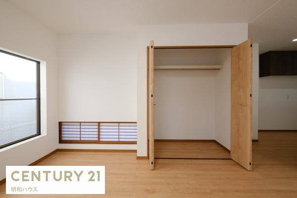 ���[ ���r���O���[����