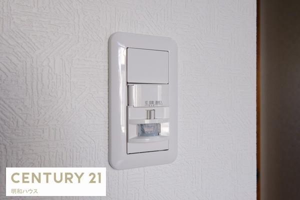 ���̑� ���փz�[���̏Ɩ��͐l���Z���T�[�t���I