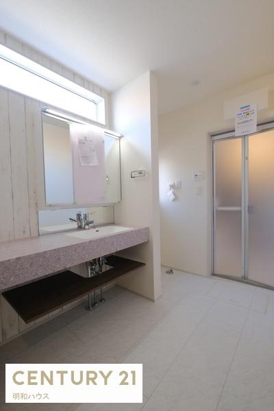 ���ʑ�E���ʏ� �X�^�C���b�V���ȃI�[�v���T�j�^���[�I