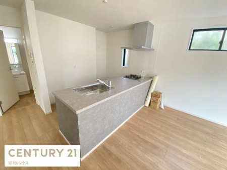 ���r���O -