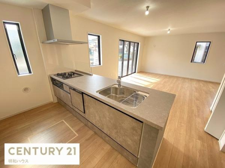 ���r���O �Ƒ��̗l�q���`�����Ƃ�̋�Ԃł��I