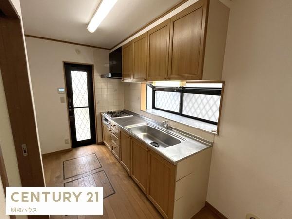 �L�b�`�� �茳�̖��邢�L�b�`���X�y�[�X�ł��I