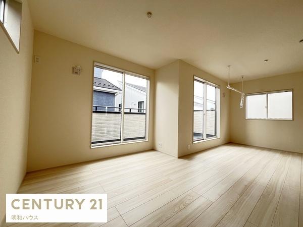 �m�� 2�����E�ό^�m��10.25���I