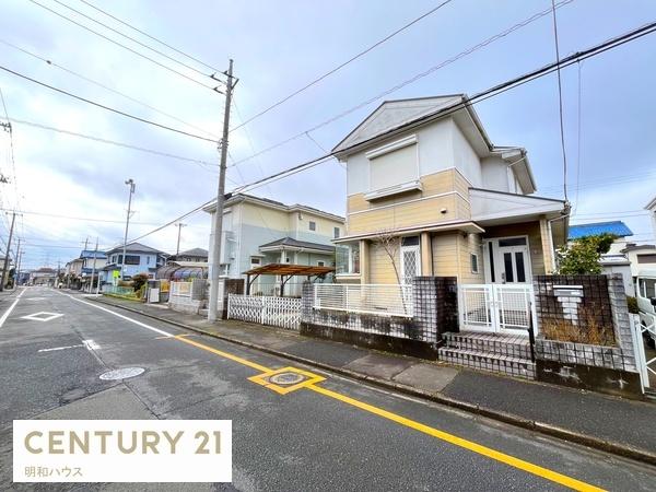 �O�ʓ��H�܂ތ��n�ʐ^ �����z������{���w�k��18���̏Z��n�I