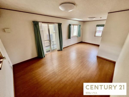 ���r���O -