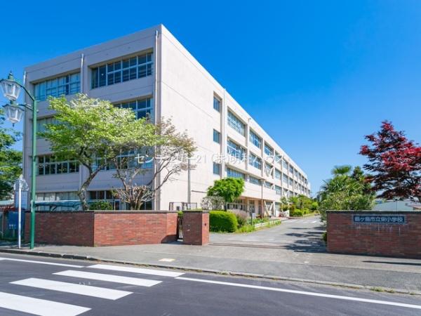 ���ӊ� �y���w�Z�z�F500m�߃����s���h���w�Z