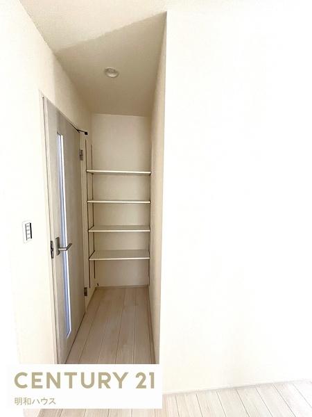 �L�b�`�� ���I�̂��郊�r���O���[�I