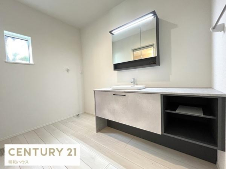 ���ʑ�E���ʏ� 1�����E�X�^�C���V���ȃh���b�T�[�I