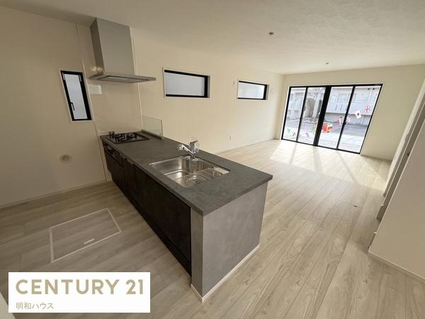 �m�� 1�����E���̍������ޖ��邢���r���O�I