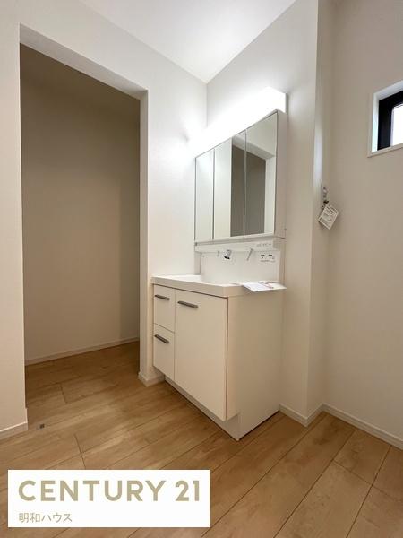 ���ʑ�E���ʏ� 2�����E�E�ߎ����Ƀ��l���X�y�[�X����I