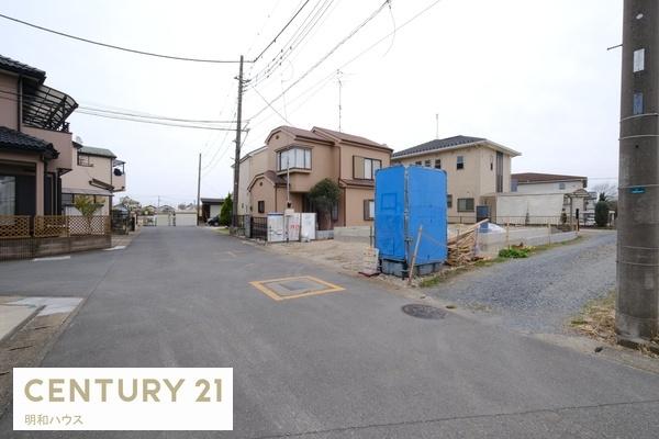 �O�ʓ��H�܂ތ��n�ʐ^ �k�������ɔ������{�݂�����֗��ł���