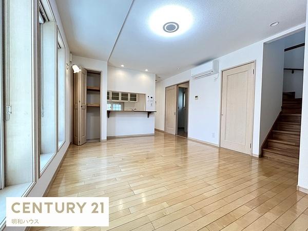 ���r���O -