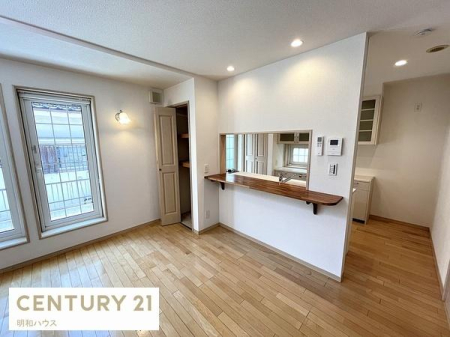 ���r���O �Ƒ��̗l�q���`����Ζʎ��J�E���^�[�I