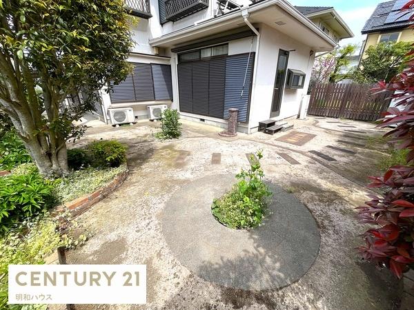 �� �G�߂̖؁X�ɖ������L������ł��I