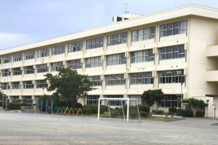 ���ӊ� �y���w�Z�z�F950m�߃����s�������w�Z