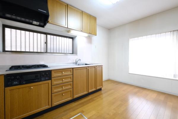 �L�b�`�� ��ƃX�y�[�X���L�����[���L�x�ȃL�b�`��
