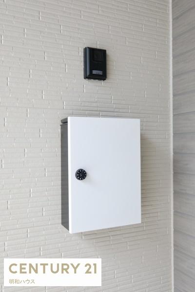 ���̑� �J�����t���C���^�[�z���E�X�փ|�X�g