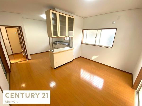 ���r���O ���������������I