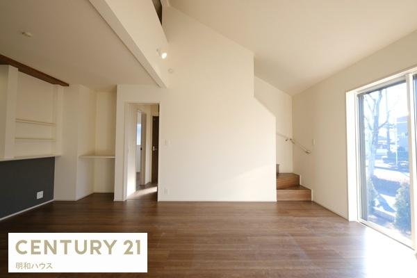 ���r���O ���z�V��ɂ��J���������郊�r���O