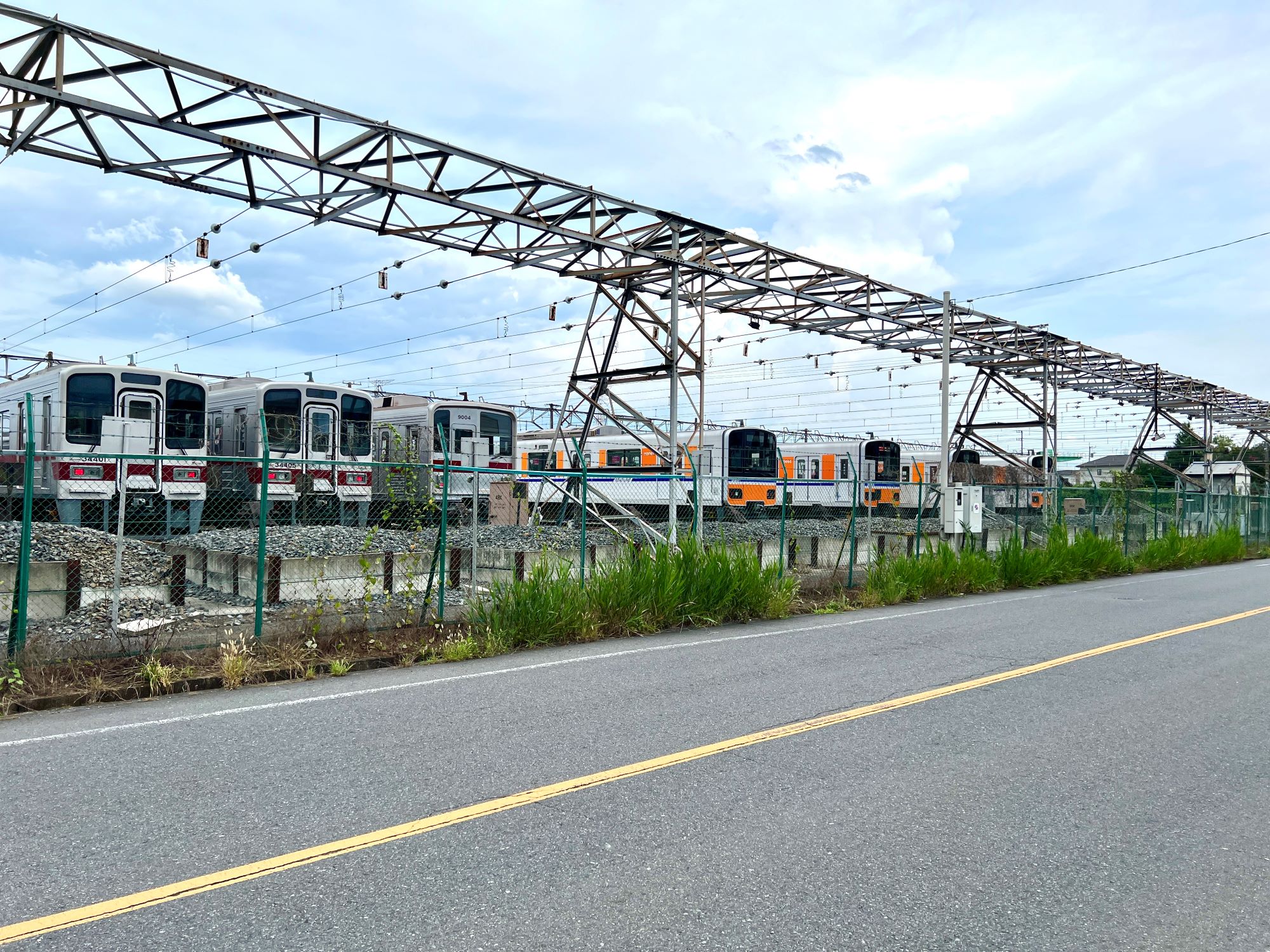 東武東上線森林公園駅の車両基地